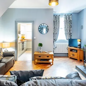The Kings Gathering Apartment