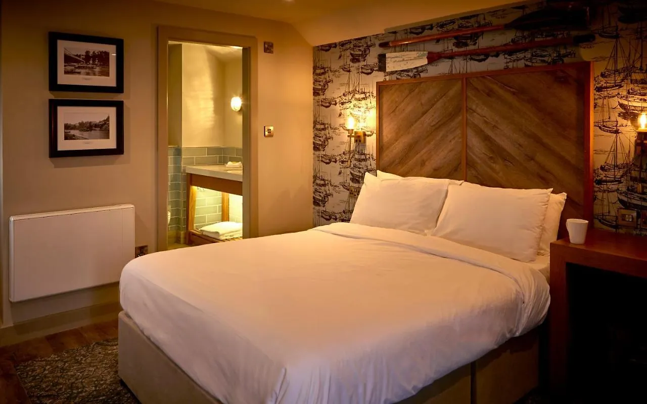 The Boathouse Inn & Riverside Rooms تشيستر