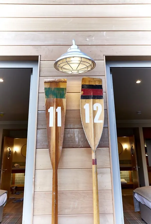 The Boathouse Inn & Riverside Rooms تشيستر