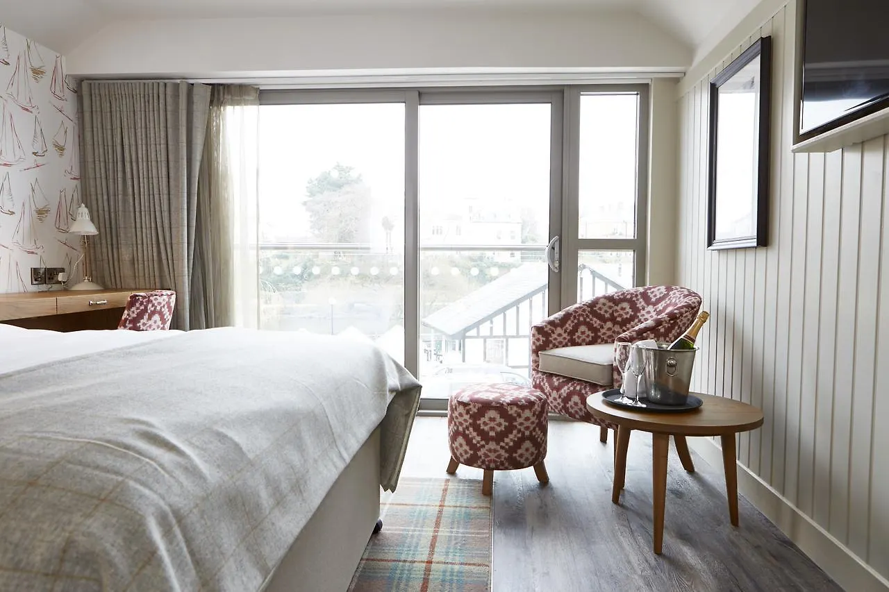 The Boathouse Inn & Riverside Rooms تشيستر