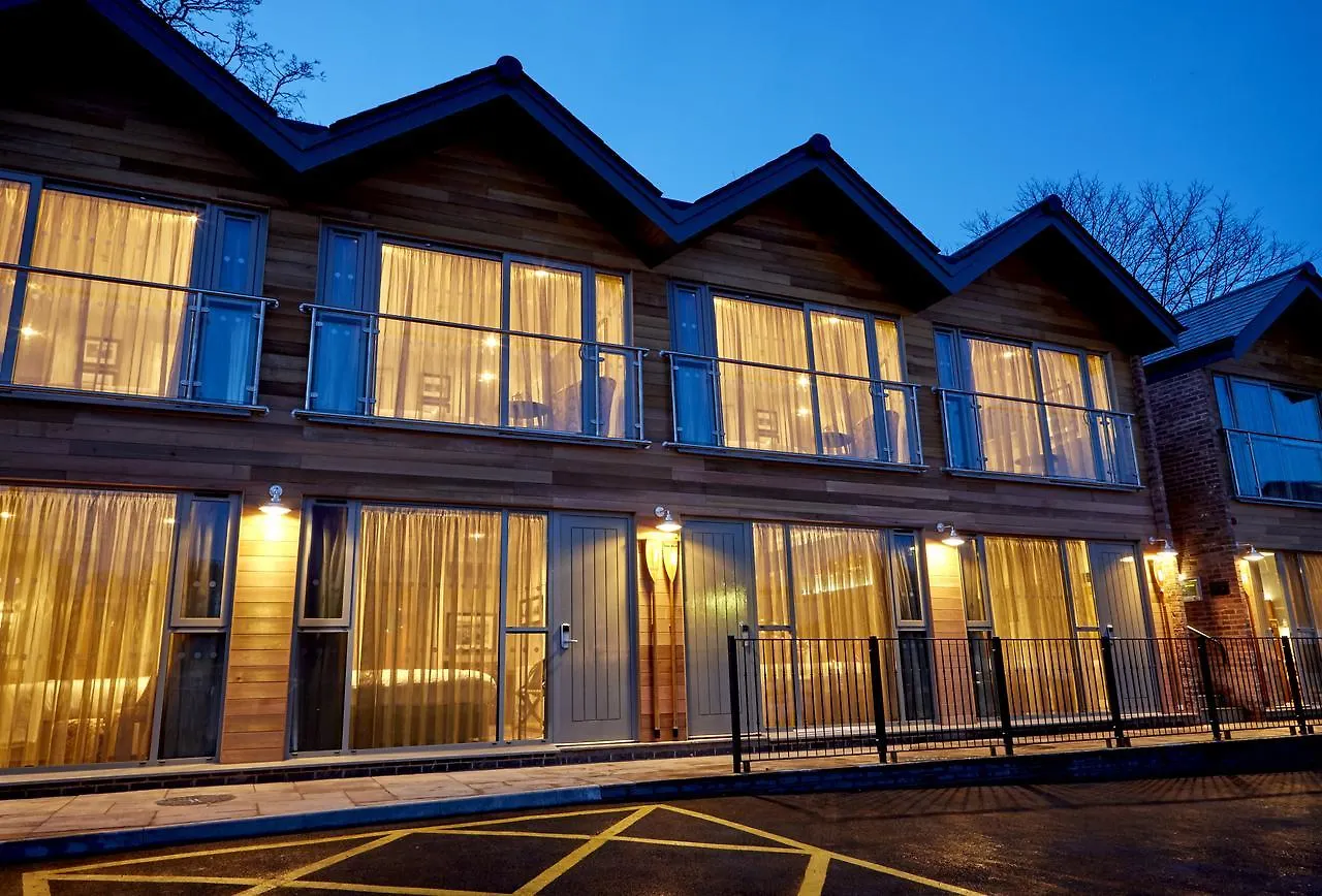 The Boathouse Inn & Riverside Rooms تشيستر