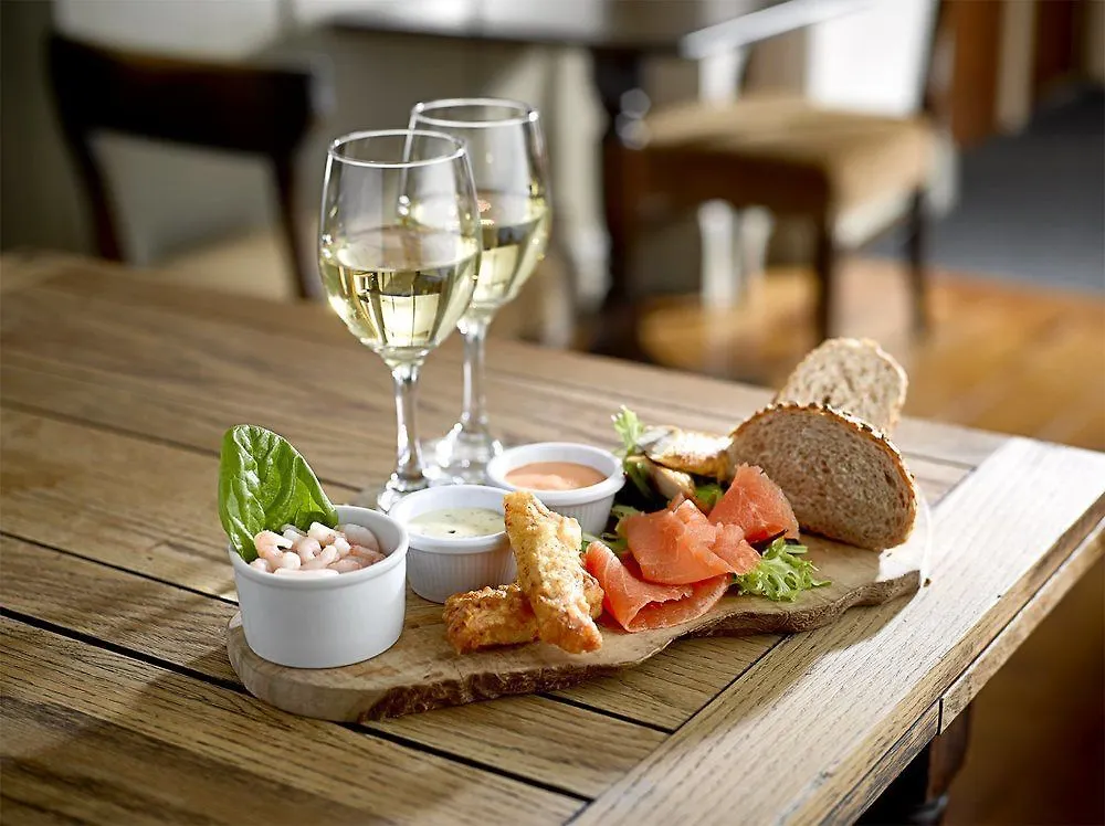 The Boathouse Inn & Riverside Rooms Chester 4*,